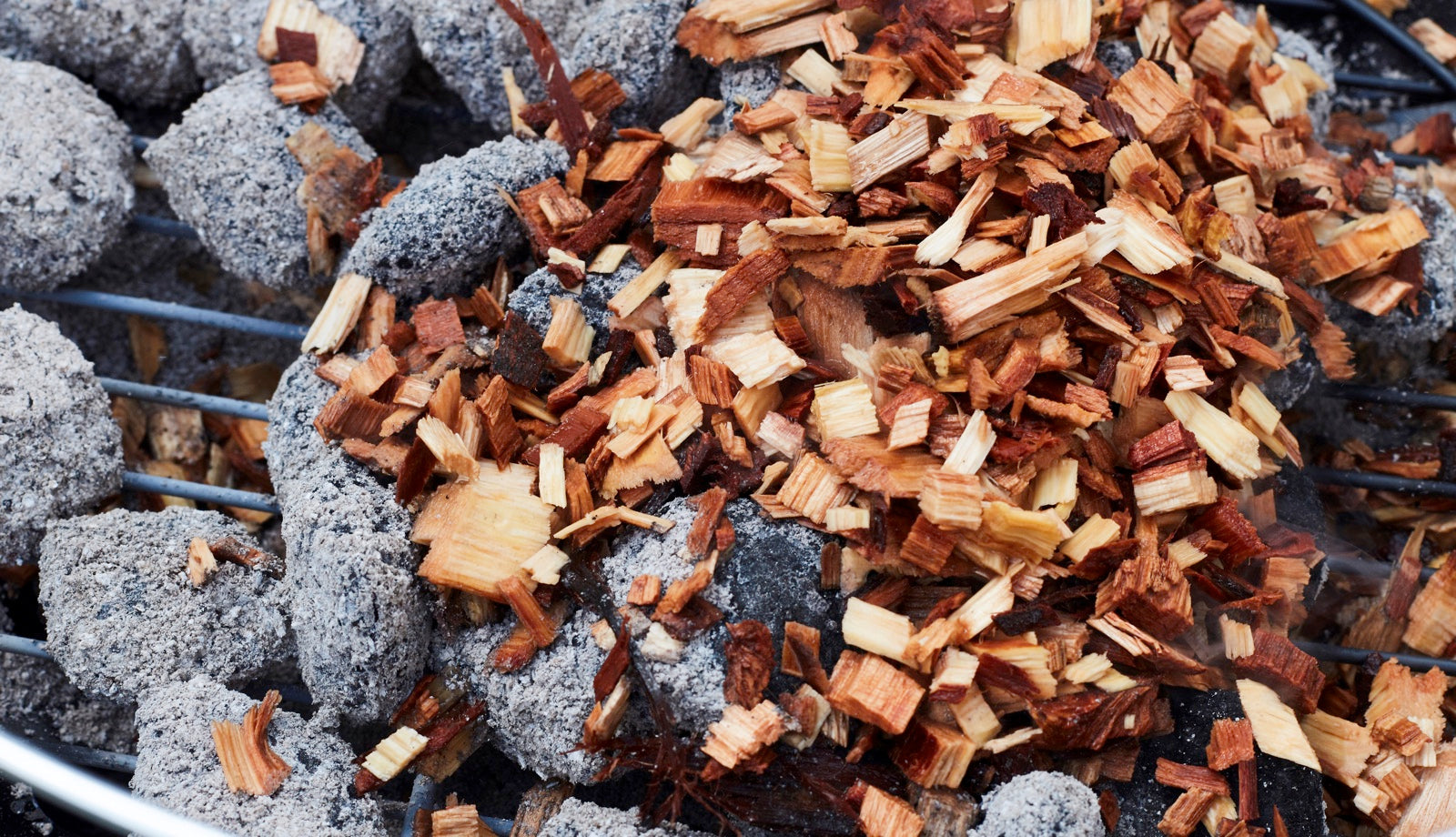 Which wood chunks, smoking chips and smoking dust do you use for which –  Barbecook