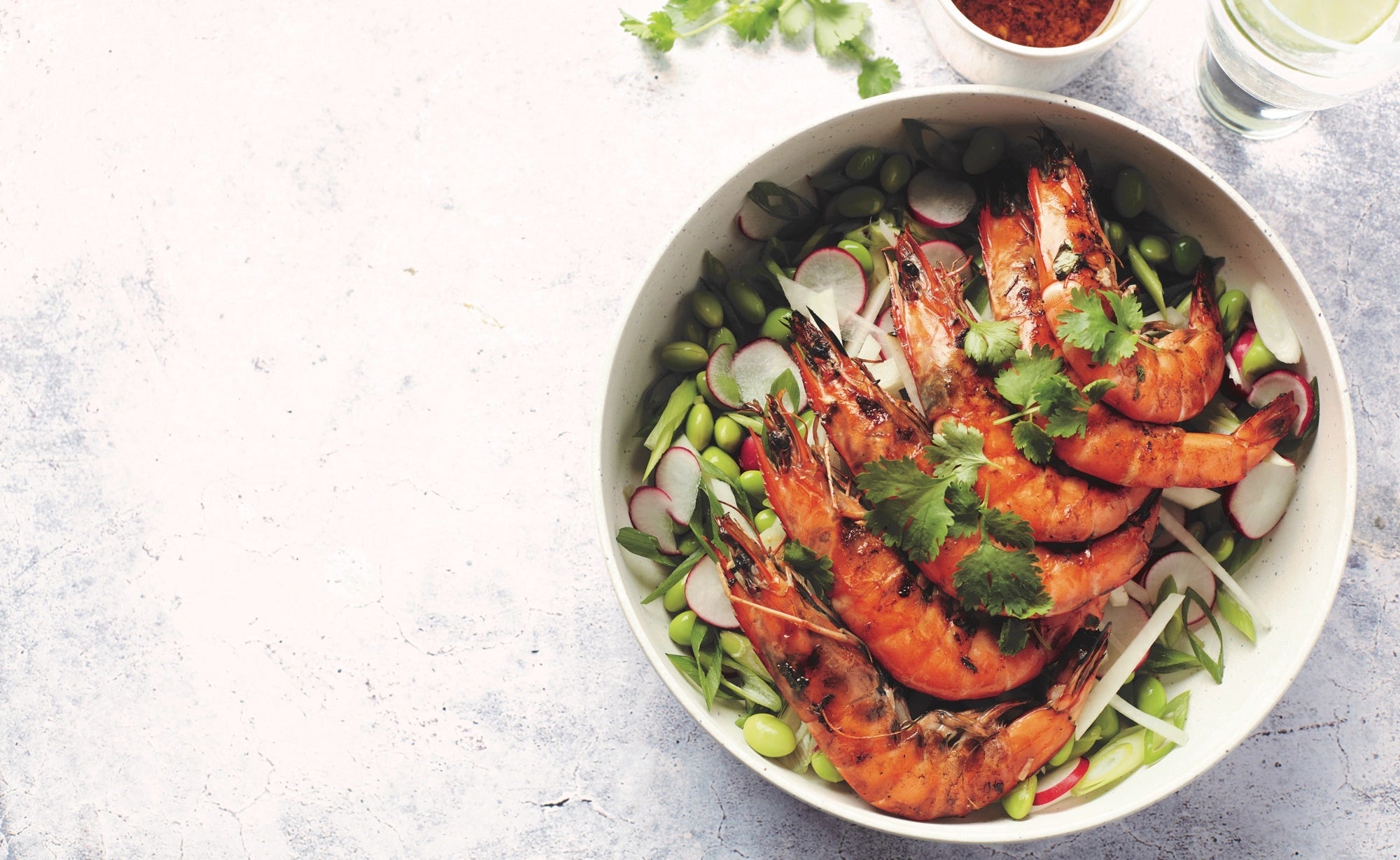 Grilled prawns on the BBQ with edamame salad – Barbecook